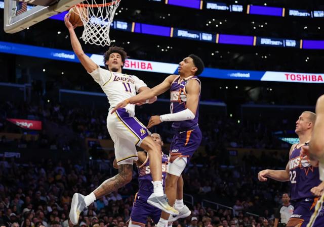 高效19分解放东契奇！湖人神塔复出激活球队攻防